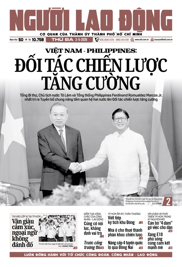Báo in ngày 2-6: Trước cổng trường thi - Ảnh 1.