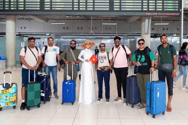 Mang áo dài, nón lá đến Thái Lan, Vân Phạm bắt đầu hành trình tại Mrs Tourism Queen International 2026  - Ảnh 2.