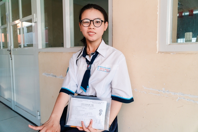 Kỳ thi tốt nghiệp THPT: Nữ sinh khuyết tật gác giấc mơ bác sĩ, chinh phục ngành Công nghệ thông tin - Ảnh 1.