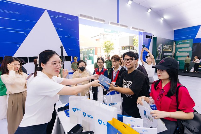 H&igrave;nh ảnh ấn tượng đang diễn ra tại phố đi bộ Nguyễn Huệ - Ảnh 12.