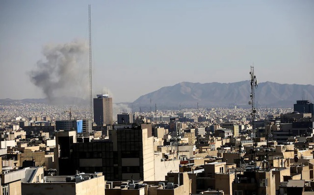 Iran từ bỏ uranium để nới lỏng trừng phạt, mở lại eo biển Hormuz? - Ảnh 2. Iran từ bỏ uranium để nới lỏng trừng phạt, mở lại eo biển Hormuz? - Ảnh 2.