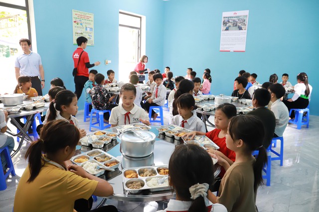 Morinaga Milk bàn giao bếp ăn học đường tại Lai Châu - Ảnh 1.