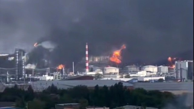 Ukraine oanh tạc nhà máy lọc dầu Nga, Kiev hứng mưa tên lửa - Ảnh 1. Ukraine oanh tạc nhà máy lọc dầu Nga, Kiev hứng mưa tên lửa - Ảnh 1.