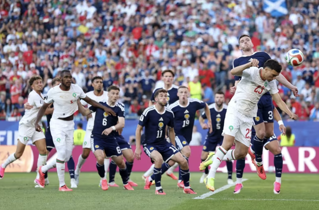 Thắng nhẹ nhàng Scotland, Morocco giành vé sớm vào vòng knock-out - Ảnh 2.