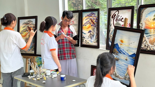 NTK Lê Minh Phú: Truyền cảm hứng yêu thiên nhiên và  trách nhiệm cộng đồng cho sinh viên - Ảnh 1.
