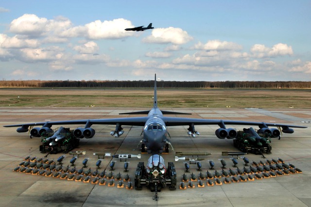 B-52 hơn 70 năm tuổi vẫn là "xe tải tên lửa" lợi hại - Ảnh 2. B-52 hơn 70 năm tuổi vẫn là "xe tải tên lửa" lợi hại - Ảnh 2.