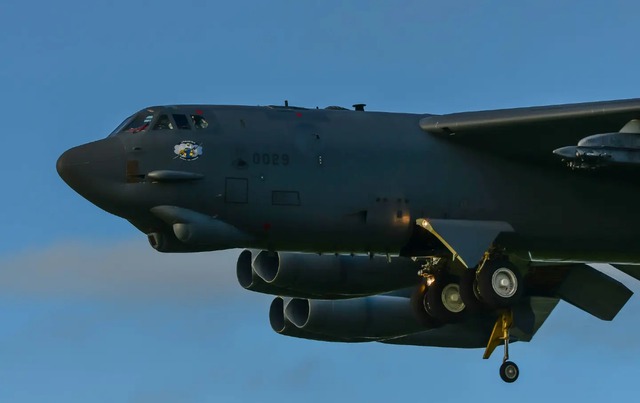 B-52 hơn 70 năm tuổi vẫn là "xe tải tên lửa" lợi hại - Ảnh 1. B-52 hơn 70 năm tuổi vẫn là "xe tải tên lửa" lợi hại - Ảnh 1.
