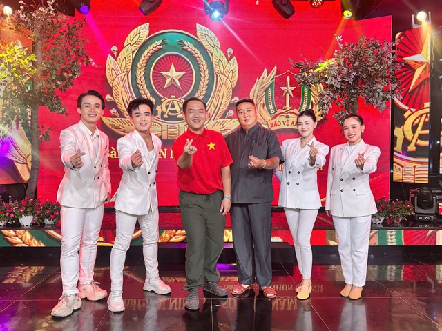 Ca sĩ Tâm Minhon tự hào khi thể hiện ca khúc ca ngợi lực lượng an ninh cơ sở - Ảnh 3.