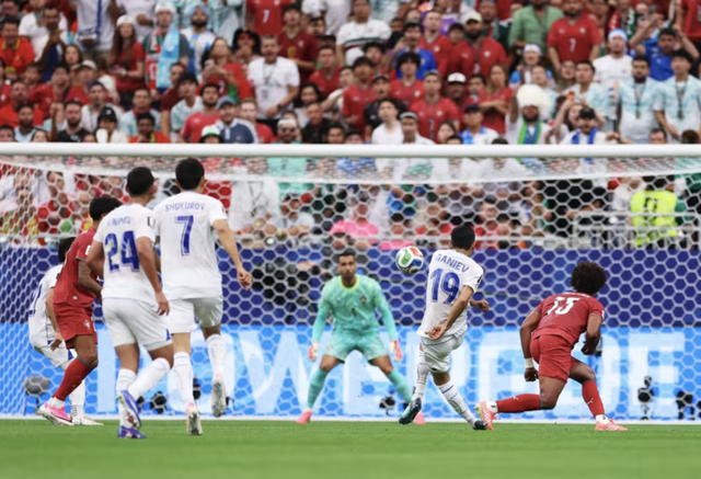 Ronaldo lập cú đúp lịch sử, Bồ Đào Nha đè bẹp Uzbekistan với chiến thắng 5 sao - Ảnh 3.