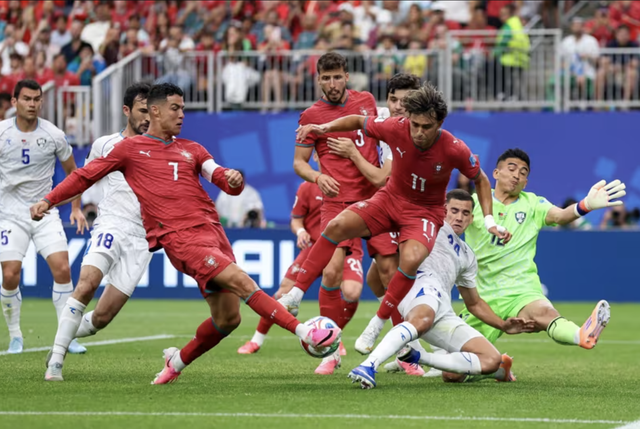 Ronaldo lập cú đúp lịch sử, Bồ Đào Nha đè bẹp Uzbekistan với chiến thắng 5 sao - Ảnh 5.