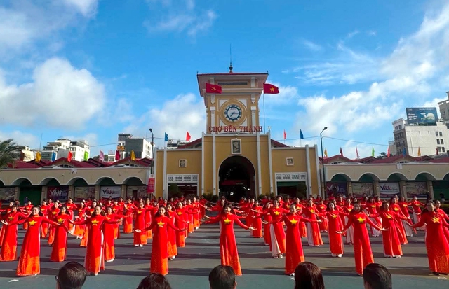 Đồng diễn d&acirc;n vũ thể thao ch&agrave;o mừng 50 năm th&agrave;nh phố mang t&ecirc;n B&aacute;c - Ảnh 3.