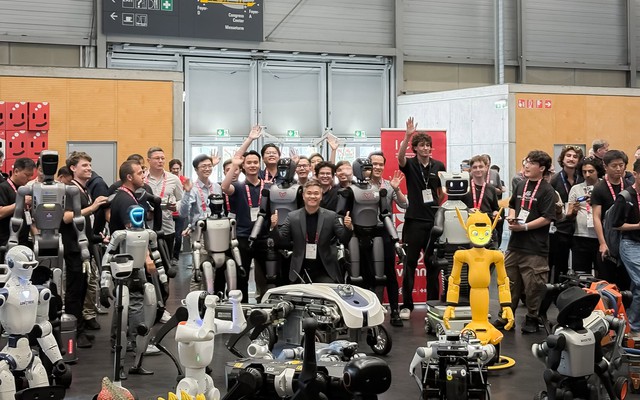 Người máy “Make in Vietnam” của VinRobotics tỏa sáng tại hai sân khấu công nghệ hàng đầu thế giới - Ảnh 2. Người máy “Make in Vietnam” của VinRobotics tỏa sáng tại hai sân khấu công nghệ hàng đầu thế giới - Ảnh 2.