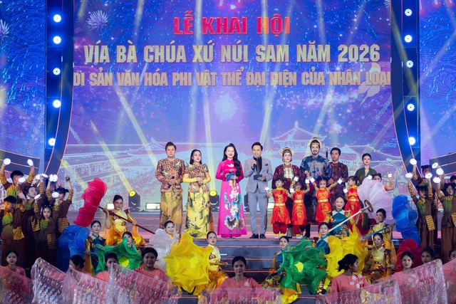 Diễn viên Đoàn Minh Tài tự hào khi hóa thân tướng Thoại Ngọc Hầu tại lễ hội Vía Bà Chúa Xứ Núi Sam - Ảnh 6.