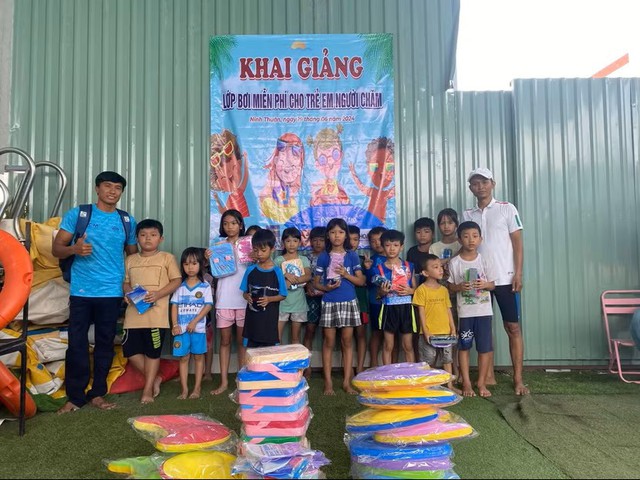 17 giờ xé sóng biển đêm: Kình ngư khuyết tật và hành trình vượt giới hạn con người - Ảnh 4.