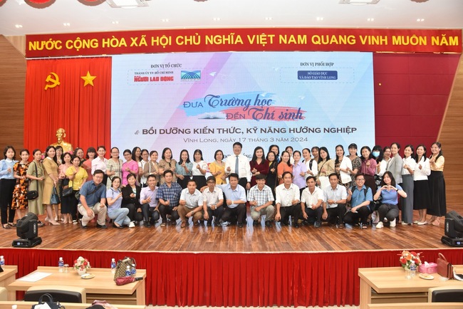 250 giáo viên Vĩnh Long chia sẻ về khó khăn trong hướng nghiệp thời đại AI- Ảnh 9.