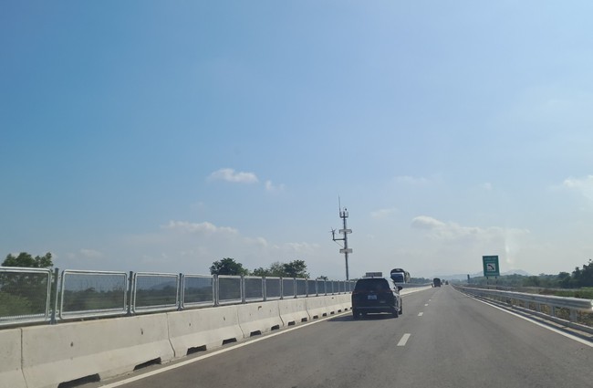 Hình ảnh cao tốc Cam Lâm - Vĩnh Hảo ngày đầu thông tuyến- Ảnh 8.