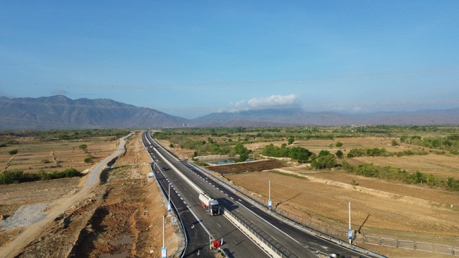 Hình ảnh cao tốc Cam Lâm - Vĩnh Hảo ngày đầu thông tuyến- Ảnh 7.