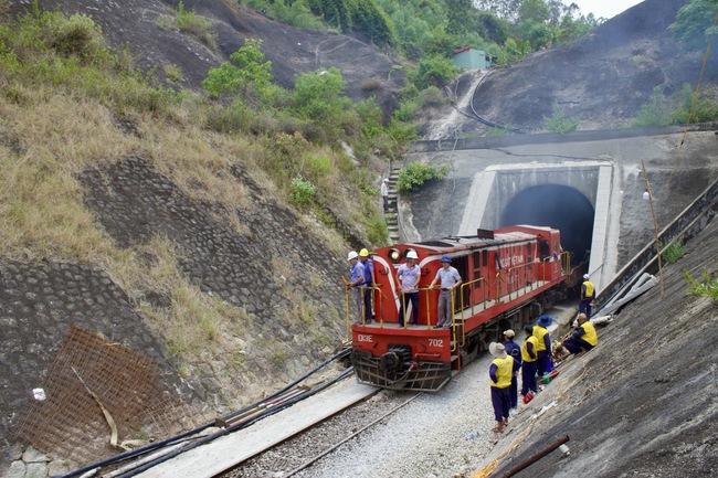 Tập đoàn Đèo Cả hỗ trợ khắc phục xong sự cố tại hầm đường sắt Chí Thạnh- Ảnh 1.