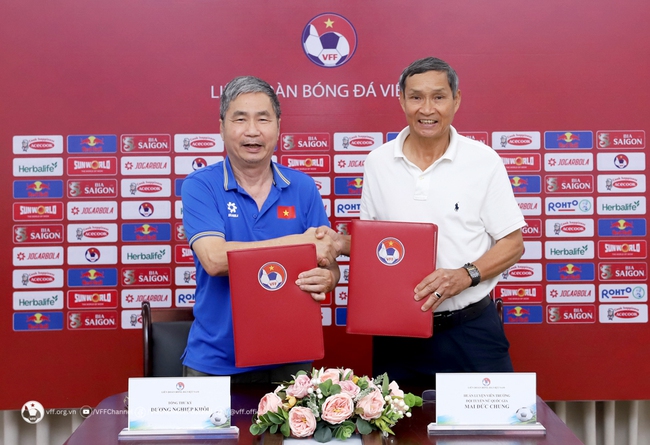 HLV Mai Đức Chung trở lại dẫn dắt tuyển nữ Việt Nam hướng đến SEA Game 2025- Ảnh 1.