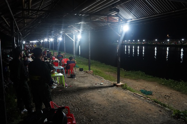 Bắt quả tang 84 người đang say sưa thi thố câu cá ăn tiền ở Tây Ninh- Ảnh 1.