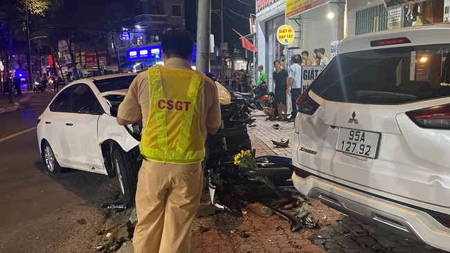 Nữ tài xế tông hàng loạt xe máy dừng đèn đỏ, 2 người tử vong- Ảnh 2.