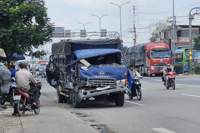 Tai nạn liên hoàn 5 ô tô trên Quốc lộ 1- Ảnh 1.