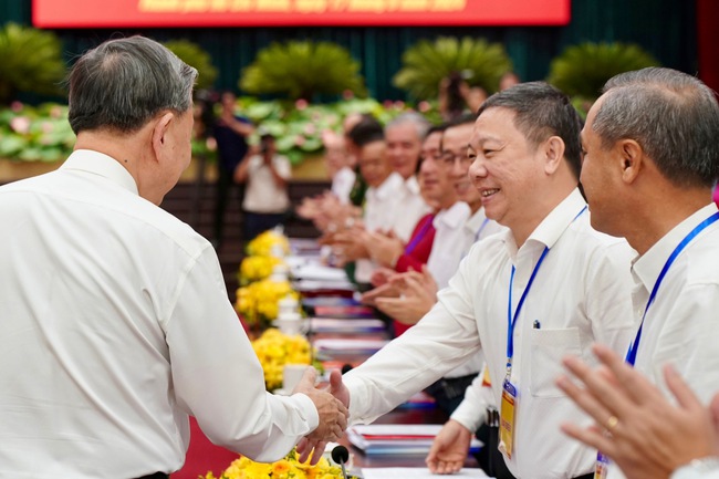 Tổng Bí thư, Chủ tịch nước Tô Lâm thăm và làm việc với Thành ủy TP HCM- Ảnh 3.