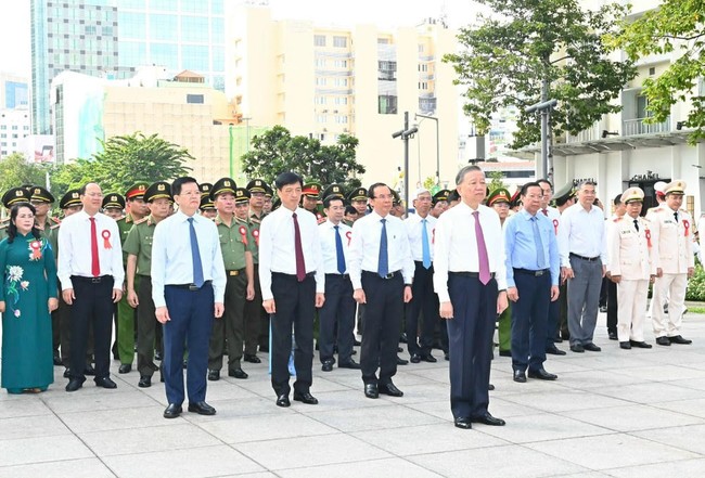 Phóng sự ảnh:  Toàn cảnh ngày làm việc của Tổng Bí thư, Chủ tịch nước Tô Lâm tại TPHCM- Ảnh 1.