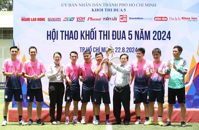 Hội thao Khối thi đua 5 năm 2024: VOH vô địch bóng đá, HTV vô địch quần vợt- Ảnh 6.