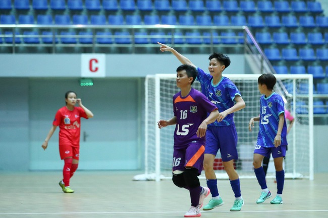 Hai đội futsal nữ TP HCM toàn thắng ngày đầu giải quốc gia- Ảnh 2.