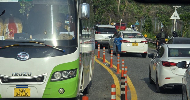 Đà Nẵng: Chùa Linh Ứng quá tải trong ngày đầu năm mới- Ảnh 5.