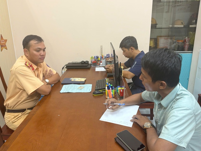 Làm rõ lý do tài xế dừng xe trên đường Lê Quang Đạo tại Hóc Môn - Ảnh 1. Làm rõ lý do tài xế dừng xe trên đường Lê Quang Đạo tại Hóc Môn - Ảnh 1.