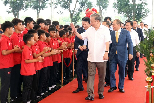 Tổng Bí thư Tô Lâm khởi công xây dựng sân vận động PVF hiện đại nhất Việt Nam - Ảnh 2. Tổng Bí thư Tô Lâm khởi công xây dựng sân vận động PVF hiện đại nhất Việt Nam - Ảnh 2.