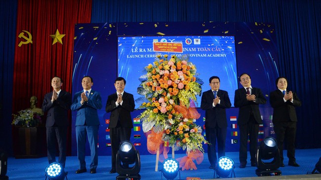 Phó Bí thư thành ủy Võ Văn Minh tham dự ra mắt Viện Vovinam Toàn cầu tại Thủ Dầu Một - Ảnh 1.