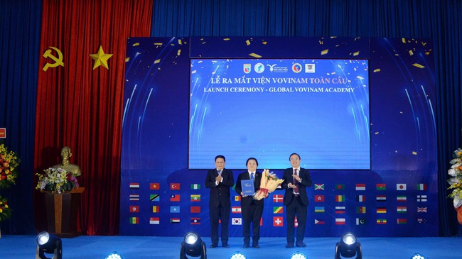 Phó Bí thư thành ủy Võ Văn Minh tham dự ra mắt Viện Vovinam Toàn cầu tại Thủ Dầu Một - Ảnh 3.