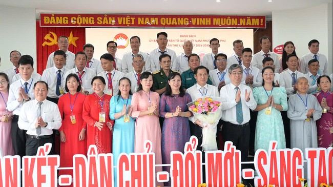Phó Bí thư Thành ủy TP HCM Nguyễn Phước Lộc dự Đại hội MTTQ Việt Nam phường An Phú - Ảnh 1. Phó Bí thư Thành ủy TP HCM Nguyễn Phước Lộc dự Đại hội MTTQ Việt Nam phường An Phú - Ảnh 1.