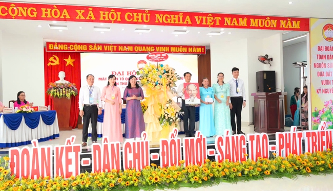 Phó Bí thư Thành ủy TP HCM Nguyễn Phước Lộc dự Đại hội MTTQ Việt Nam phường An Phú - Ảnh 2. Phó Bí thư Thành ủy TP HCM Nguyễn Phước Lộc dự Đại hội MTTQ Việt Nam phường An Phú - Ảnh 2.