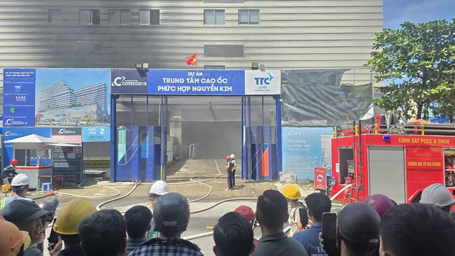 Cháy tại công trường xây dựng cao ốc Nguyễn Kim , hàng trăm công nhân sơ tán khẩn cấp - Ảnh 7.