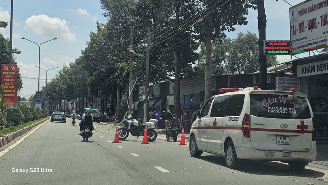 Tai nạn giao thông TP HCM: Nữ hành khách tử vong , nam sinh cũng không sống sót - Ảnh 1.