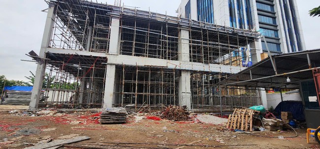 Sập giàn giáo khi đang thi công, 2 người tử nạn, 1 người bị thương - Ảnh 2. Sập giàn giáo khi đang thi công, 2 người tử nạn, 1 người bị thương - Ảnh 2.