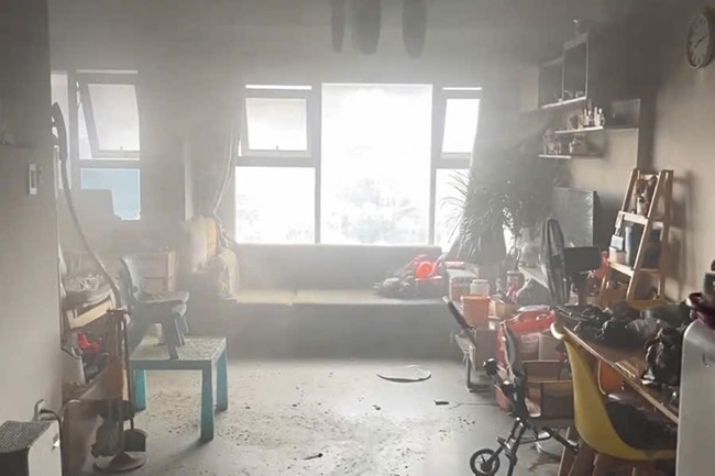 Cháy căn hộ tầng 16 chung cư Flora Fuji ở TP HCM - Ảnh 1.