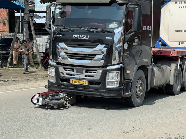 Vụ tai nạn giao thông nghiêm trọng ở TP HCM khiến 3 người tử vong - Ảnh 1.