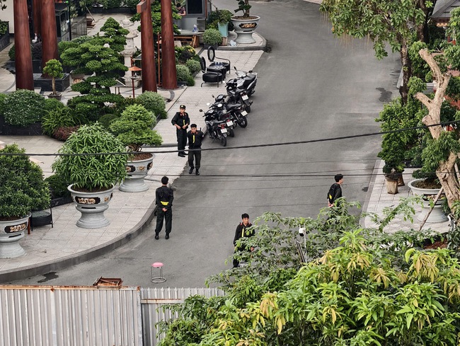 Công an tiếp tục có mặt tại biệt phủ của bà chủ thẩm mỹ viện Mailisa - Ảnh 4.