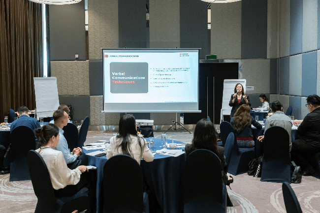 Ra mắt trung tâm huấn luyện truyền thông tiếp thị Red Academy
 - Ảnh 1.