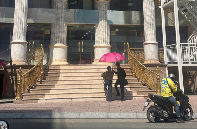 Thẩm mỹ viện Mailisa ở TP HCM vẫn hoạt động sáng nay, khách ra vào tấp nập - Ảnh 2.