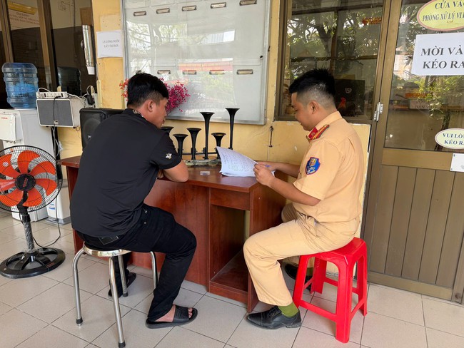 TP HCM: Đi ngược chiều, tài xế xe công nghệ bị phạt 19 triệu đồng - Ảnh 1.