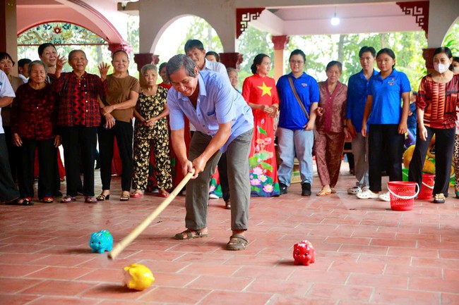 Phó Bí thư Võ Văn Minh tham dự Ngày hội Đại đoàn kết tại phường Thủ Dầu Một - Ảnh 3.