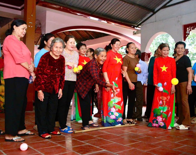 Phó Bí thư Võ Văn Minh tham dự Ngày hội Đại đoàn kết tại phường Thủ Dầu Một - Ảnh 4.