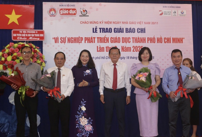 Báo Người Lao Động đoạt 2 giải báo chí "Vì sự nghiệp phát triển giáo dục TP HCM" - Ảnh 1.