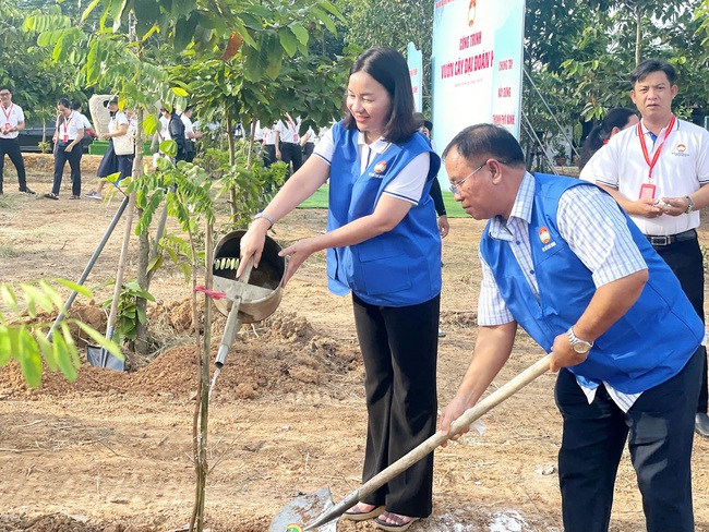 TP HCM phát động trồng 500 cây xanh tại phường Chánh Hiệp hướng tới đô thị xanh - Ảnh 3.